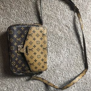 L V reverse monogram Pouchette Métis